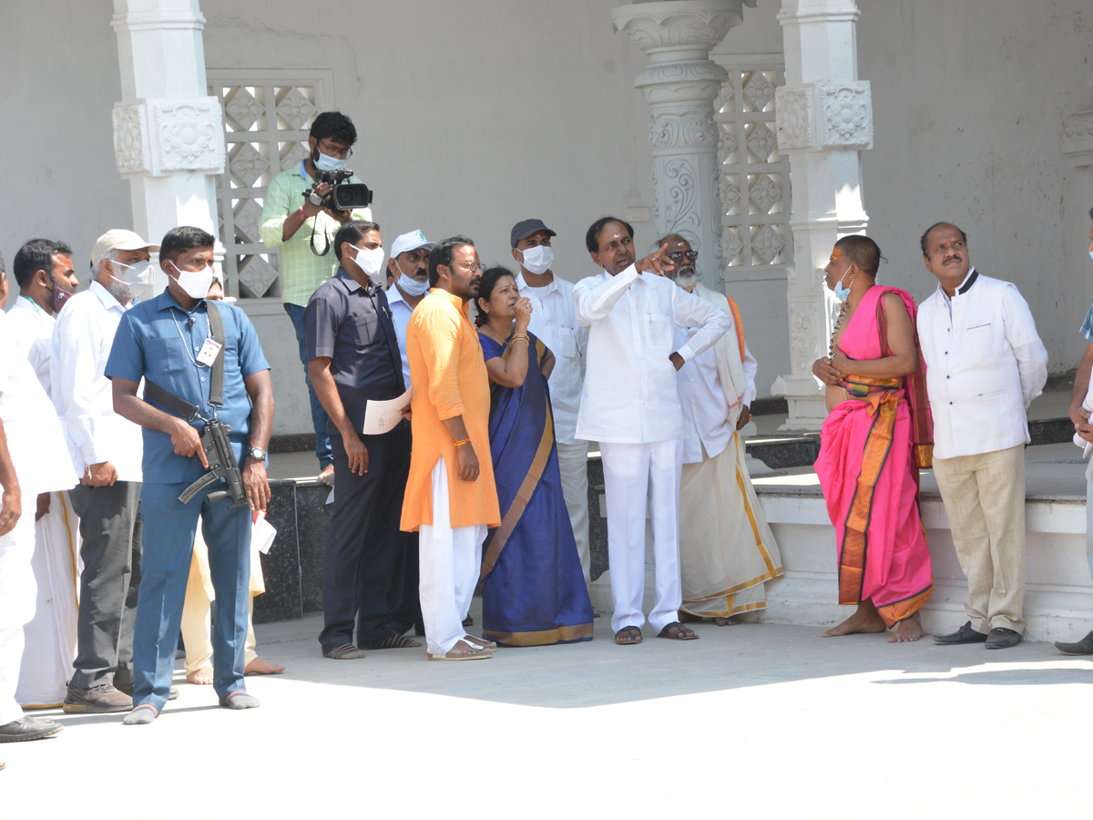 KCR Visits Yadadri Sri Lakshmi Narasimha Swamy Temple - Sakshi16