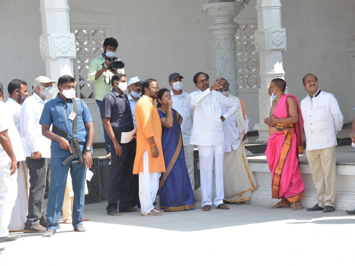 KCR Visits Yadadri Sri Lakshmi Narasimha Swamy Temple - Sakshi18