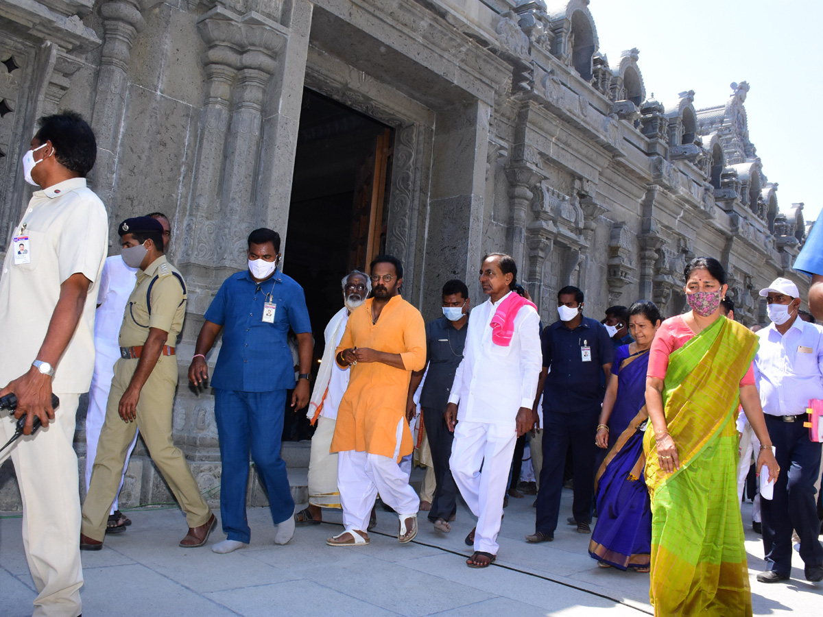 KCR Visits Yadadri Sri Lakshmi Narasimha Swamy Temple - Sakshi19