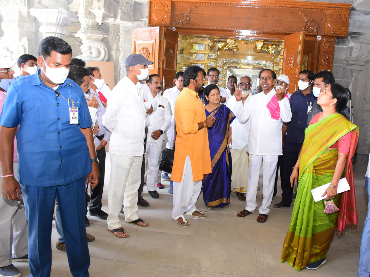 KCR Visits Yadadri Sri Lakshmi Narasimha Swamy Temple - Sakshi20