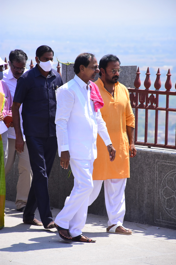 KCR Visits Yadadri Sri Lakshmi Narasimha Swamy Temple - Sakshi28