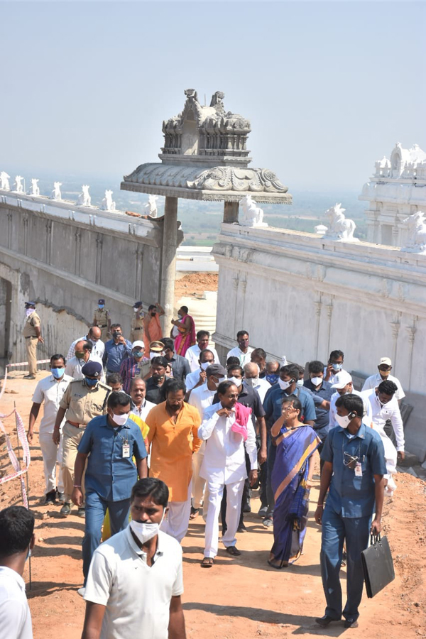 KCR Visits Yadadri Sri Lakshmi Narasimha Swamy Temple - Sakshi29