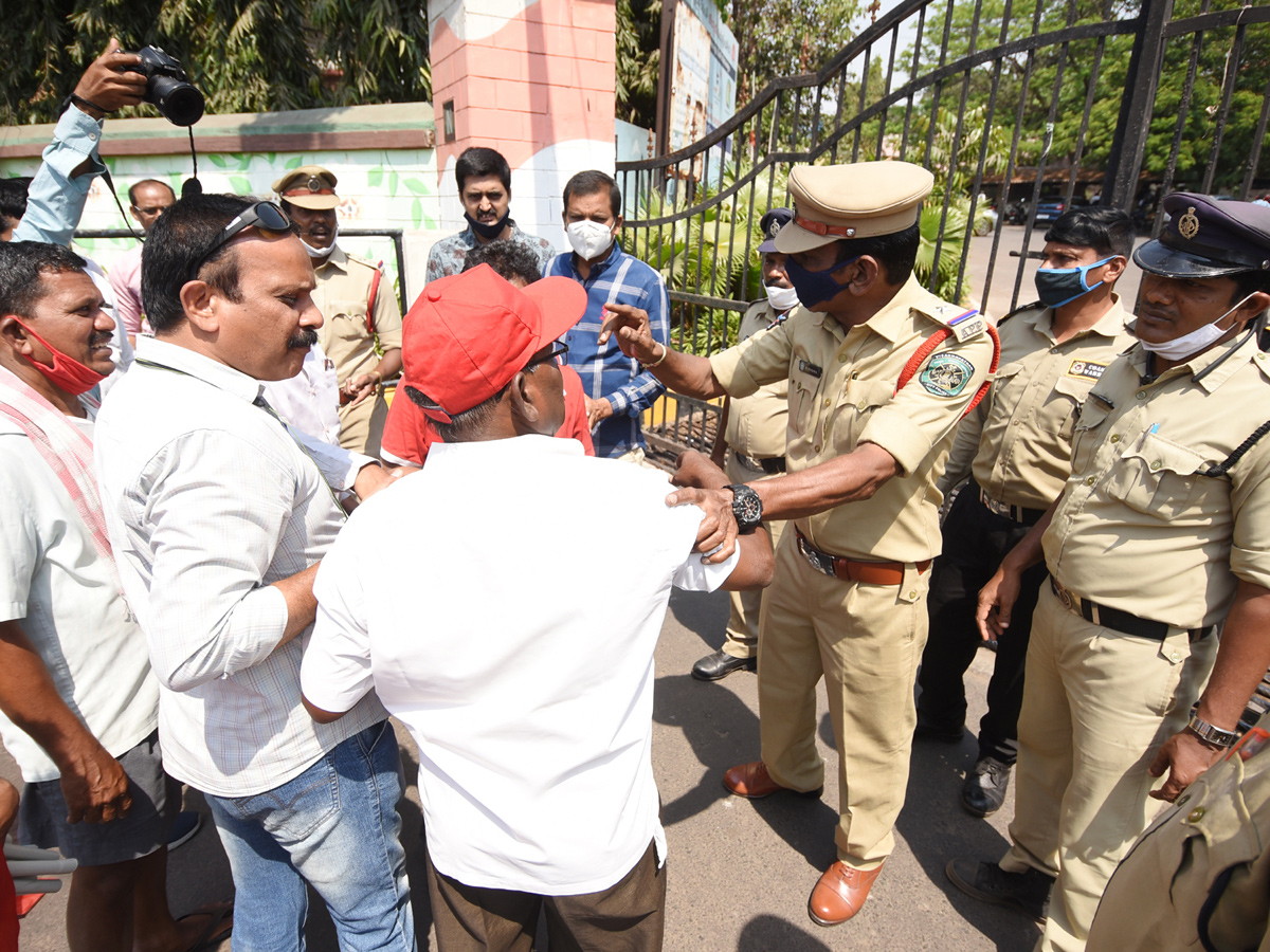 AP Bandh Over Privatization Of Visakhapatnam Steel Plant photo Gallery - Sakshi13