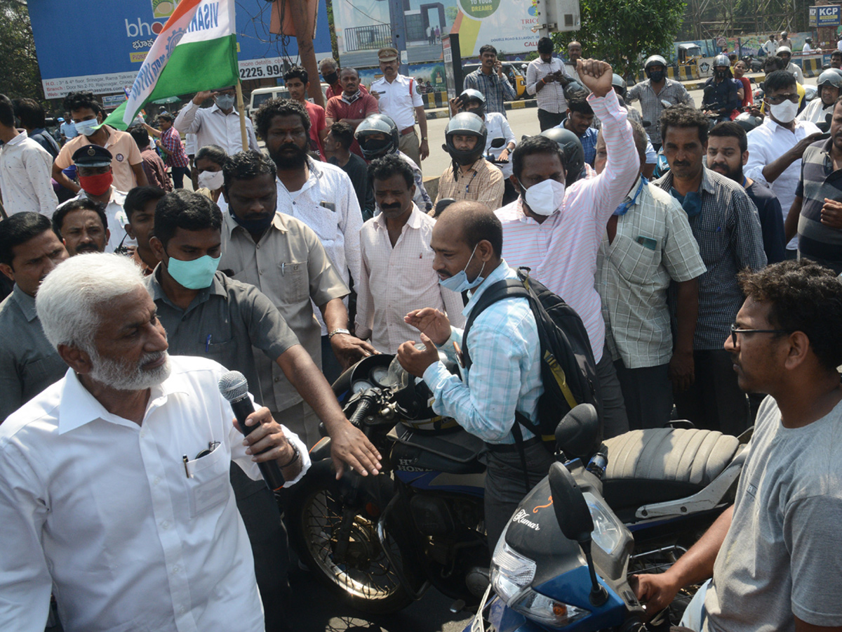 AP Bandh Over Privatization Of Visakhapatnam Steel Plant photo Gallery - Sakshi4