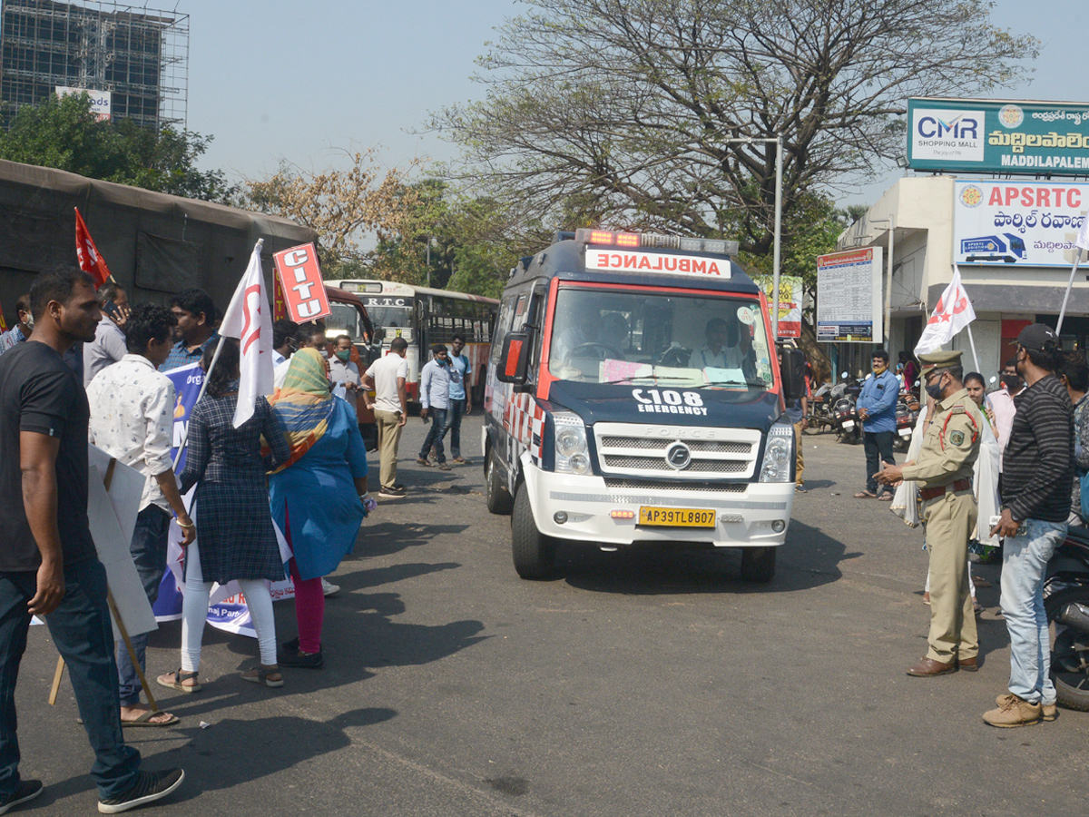 AP Bandh Over Privatization Of Visakhapatnam Steel Plant photo Gallery - Sakshi9