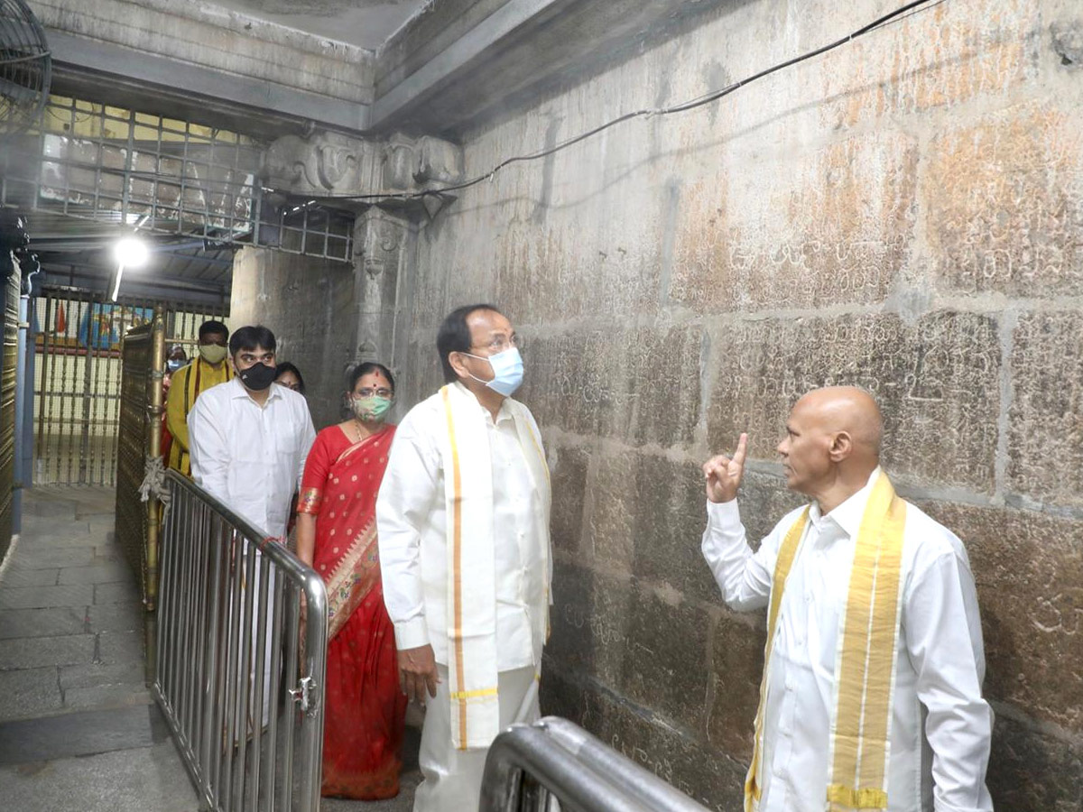 Vice President M. Venkaiah Naidu visited Thirumala Photo Gallery - Sakshi4