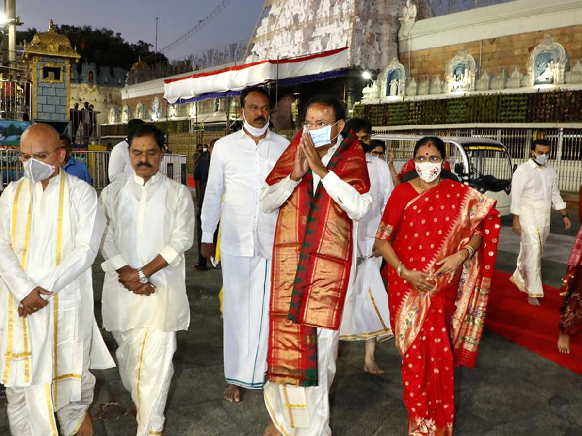 Vice President M. Venkaiah Naidu visited Thirumala Photo Gallery - Sakshi7