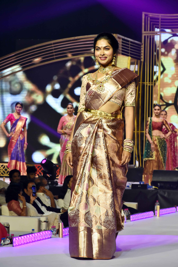 Lifestyle And Bridal Fashion Show at HITEX Photo Gallery - Sakshi19