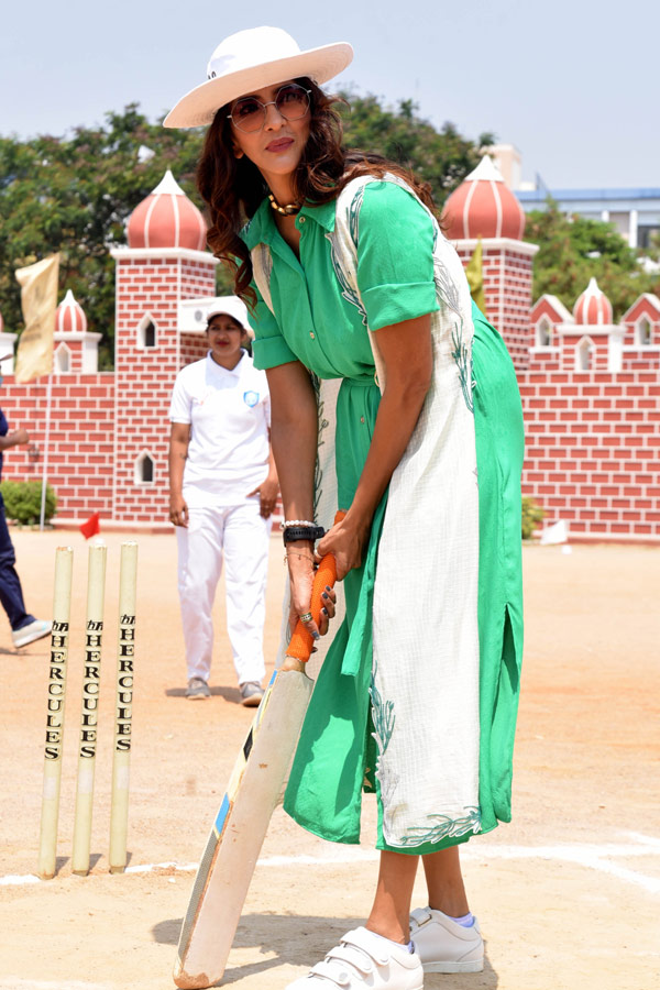 Manchu Lakshmi Playing Cricket With Girls On Womens Day Photo Gallery - Sakshi23