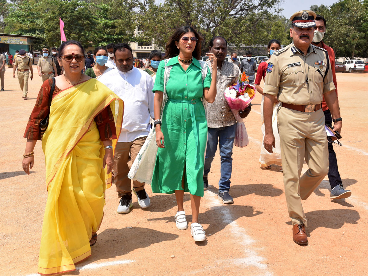 Manchu Lakshmi Playing Cricket With Girls On Womens Day Photo Gallery - Sakshi8