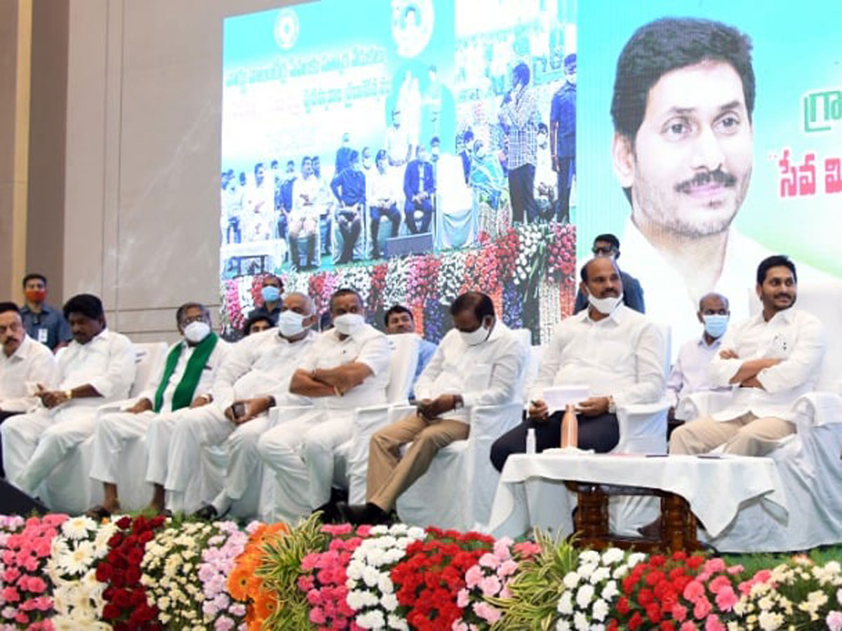 CM YS Jagan Present Service Awards To Volunteers Photo Gallery - Sakshi13