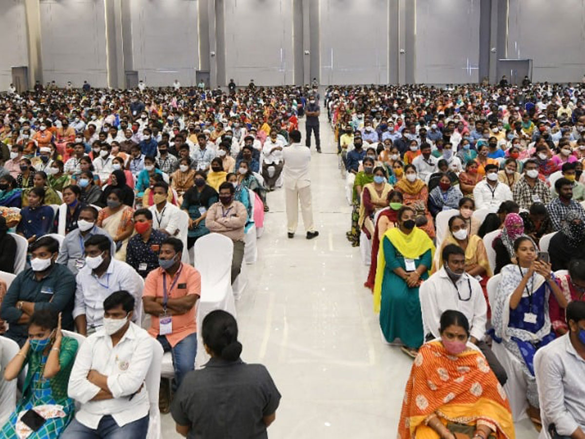 CM YS Jagan Present Service Awards To Volunteers Photo Gallery - Sakshi10