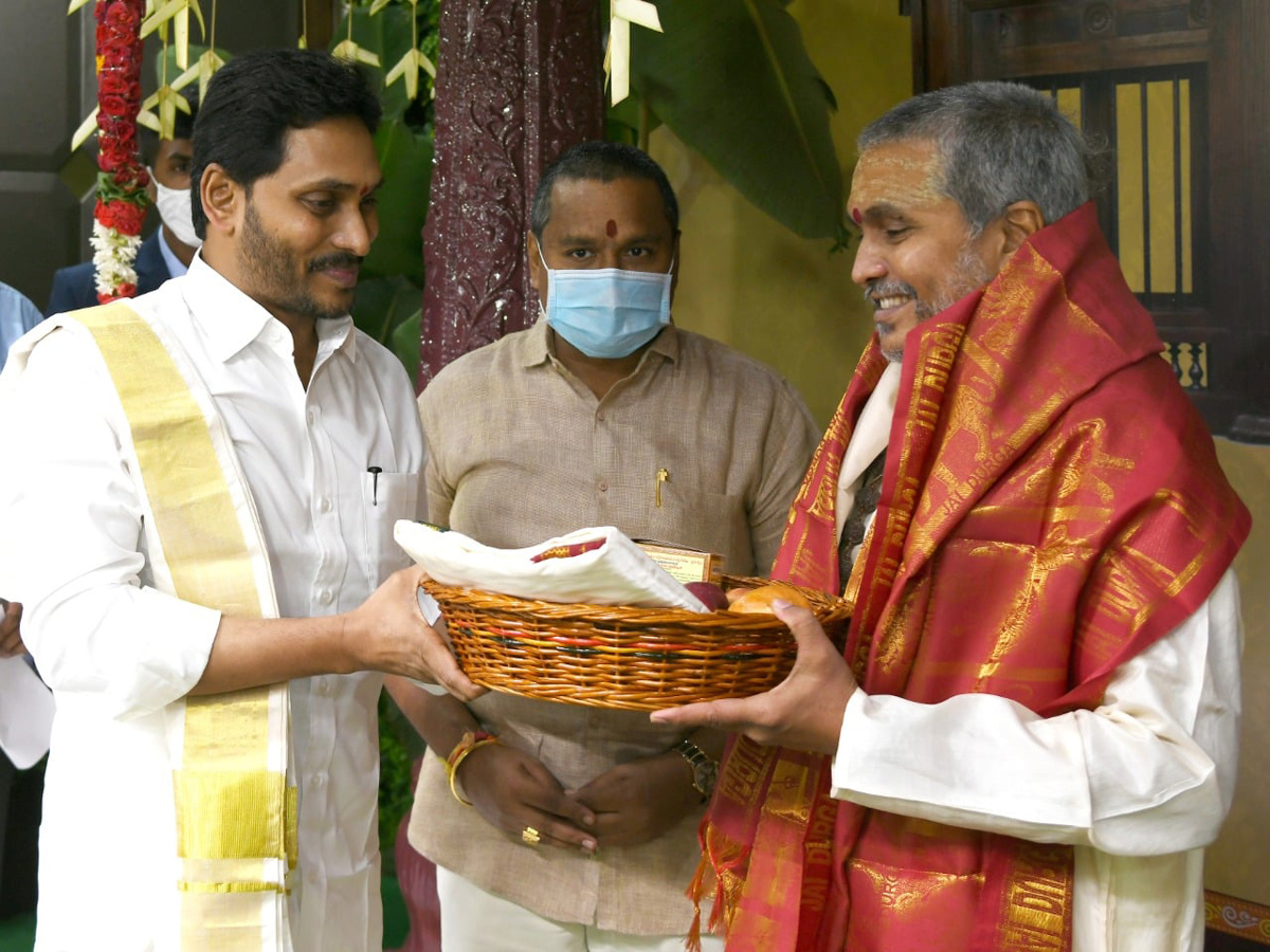 AP CM YS Jagan Joins Ugadi Celebrations Photo Gallery - Sakshi14