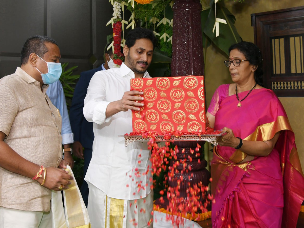 AP CM YS Jagan Joins Ugadi Celebrations Photo Gallery - Sakshi4