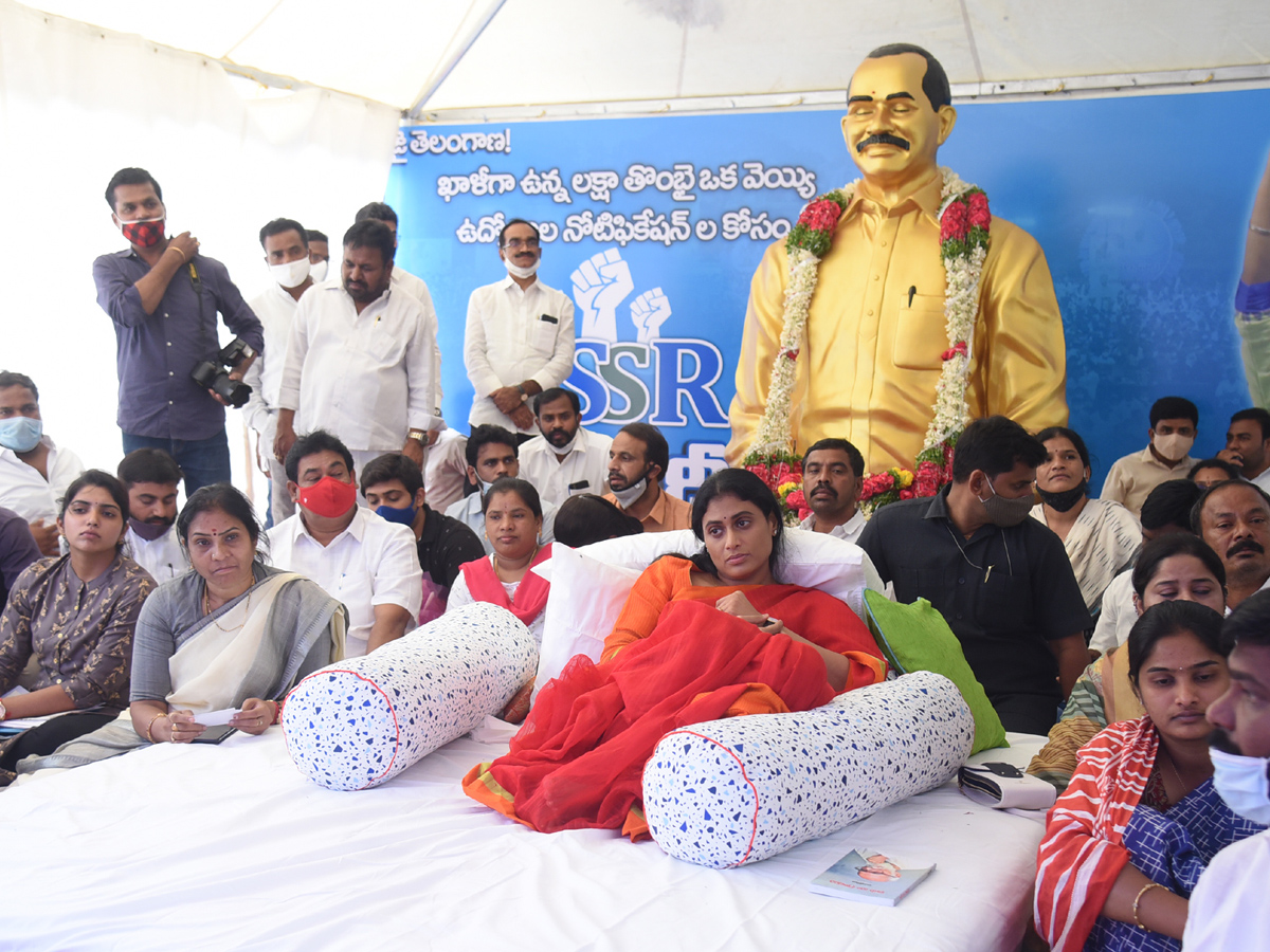 YS Sharmila deeksha At Indira Park - Sakshi5