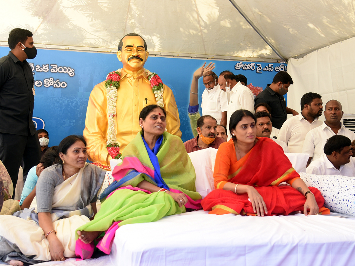 YS Sharmila deeksha At Indira Park - Sakshi1