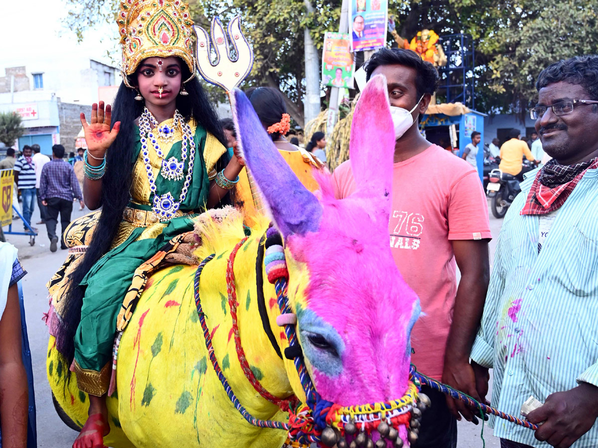 Devotion to the goddess in the mud around the temple Photo Gallery - Sakshi13