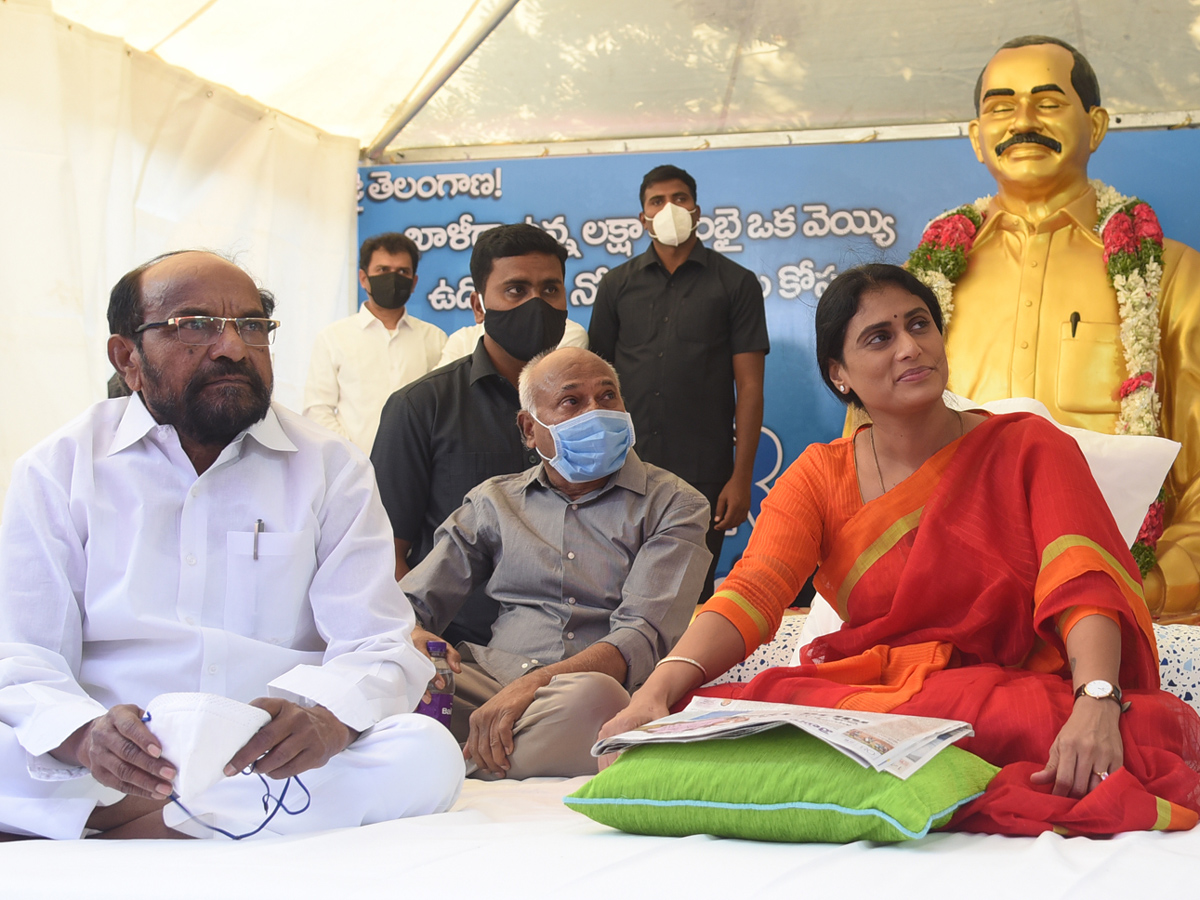 YS Sharmila deeksha At Indira Park - Sakshi12