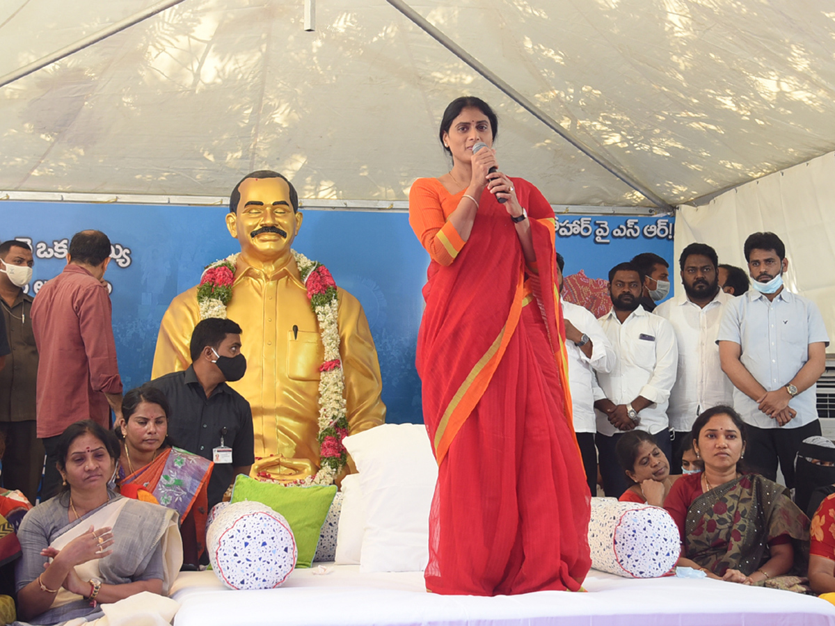 YS Sharmila deeksha At Indira Park - Sakshi16