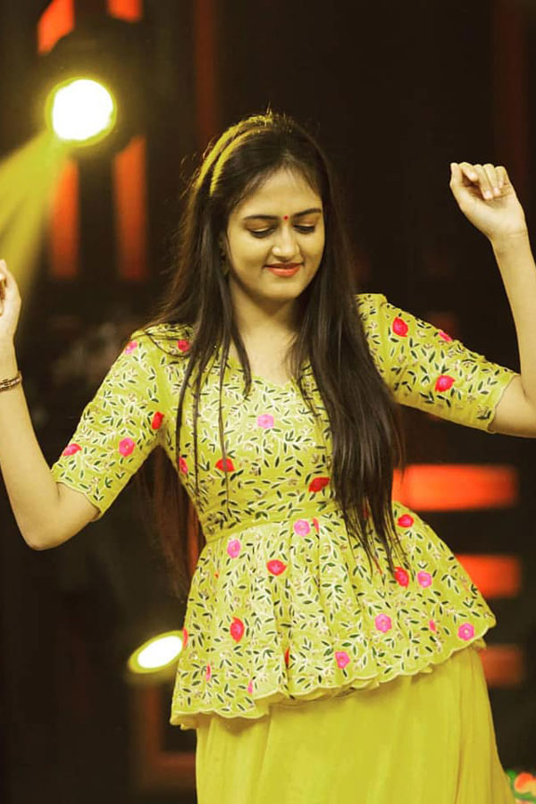 Singer Harika Narayan Beautiful Photo Gallery - Sakshi8