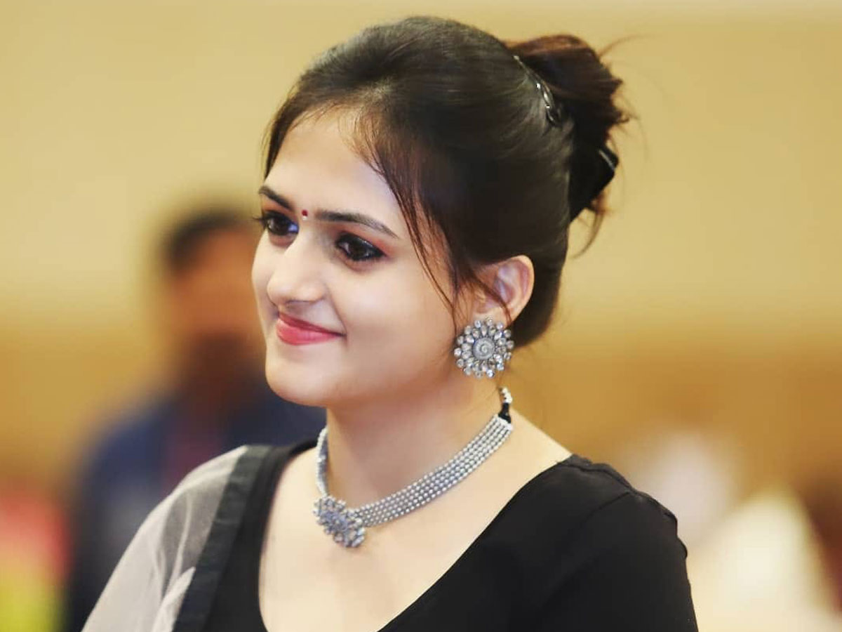 Singer Harika Narayan Beautiful Photo Gallery - Sakshi2