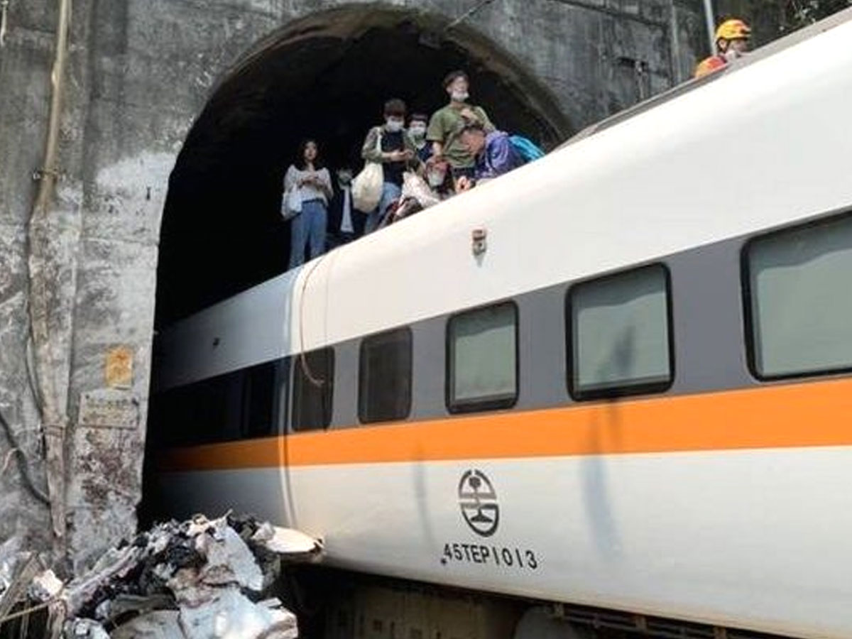 Terrible Train Accident In Taiwan Photo Gallery - Sakshi9