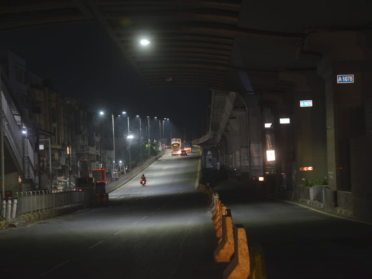 Hyderabad city curfew at night deserted roads Photo Gallery - Sakshi22