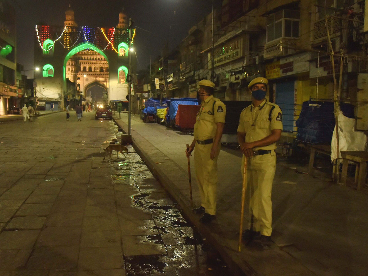 Hyderabad city curfew at night deserted roads Photo Gallery - Sakshi7