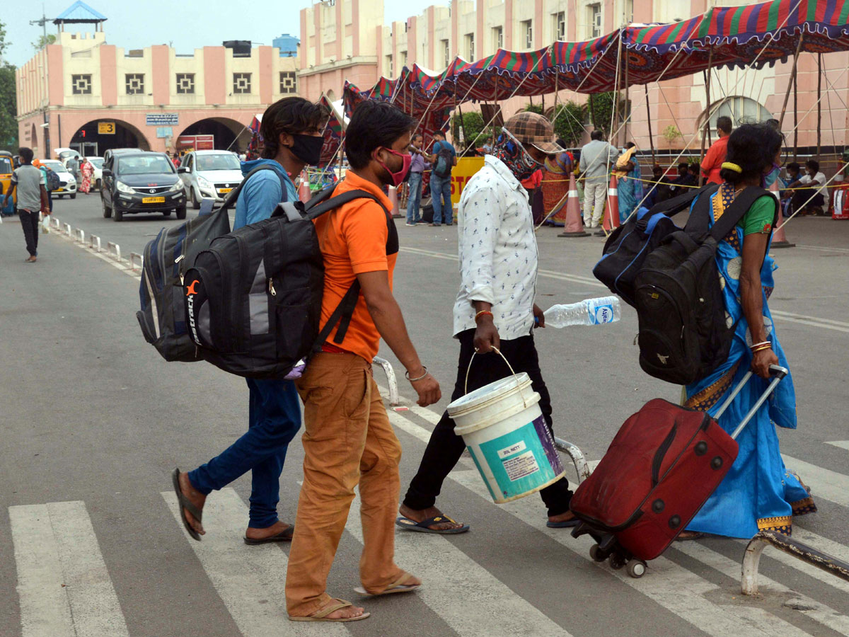 People moving to their own villages for fear of curfew Photo Gallery - Sakshi13