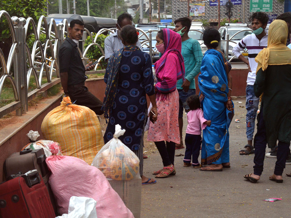 People moving to their own villages for fear of curfew Photo Gallery - Sakshi15