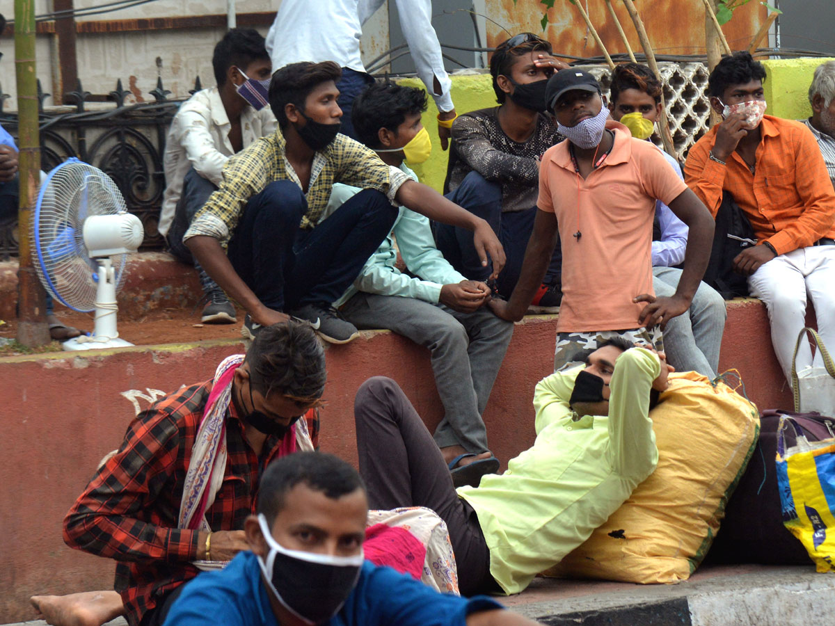 People moving to their own villages for fear of curfew Photo Gallery - Sakshi2