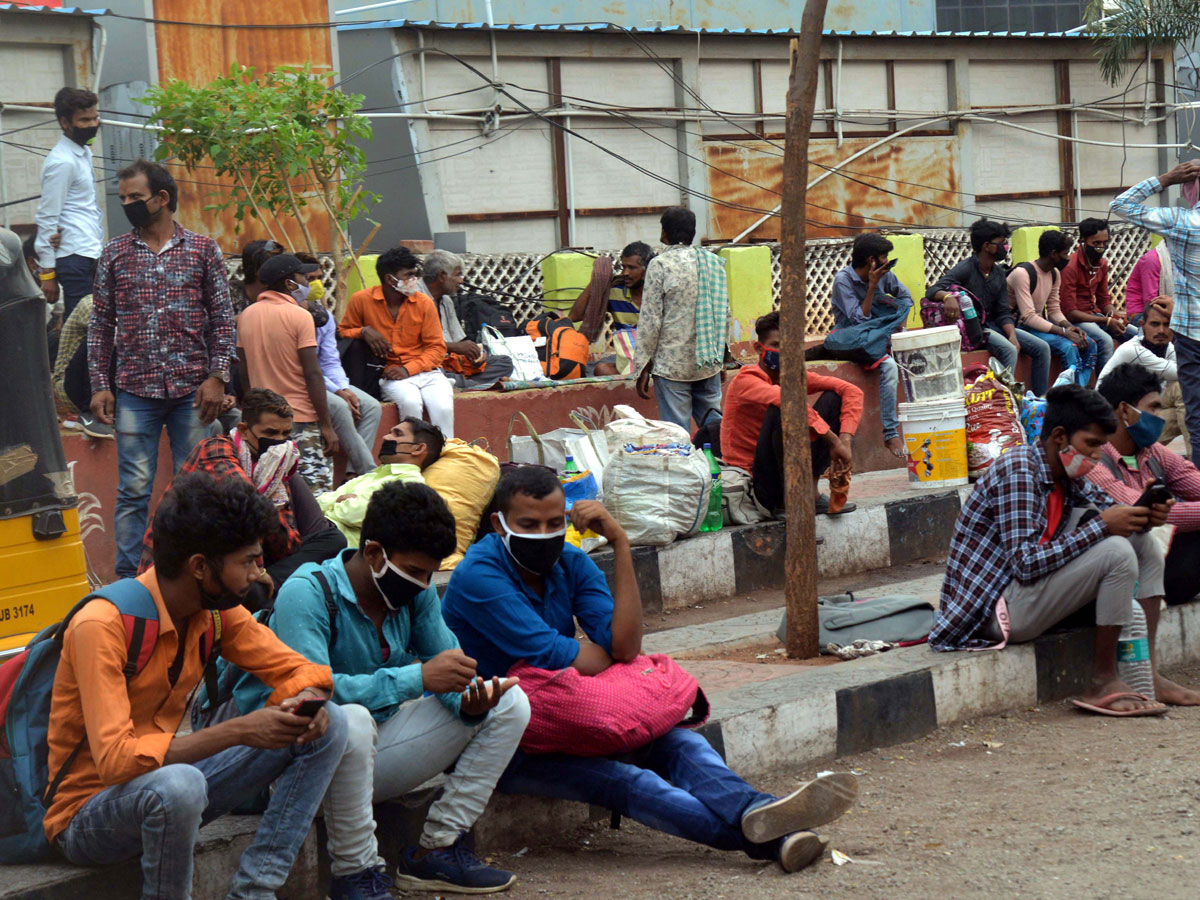 People moving to their own villages for fear of curfew Photo Gallery - Sakshi18