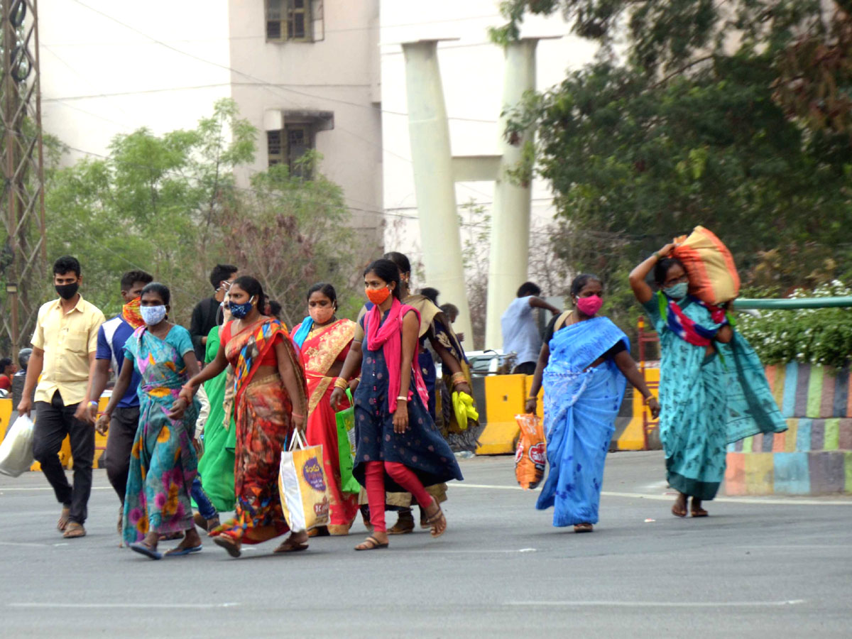 People moving to their own villages for fear of curfew Photo Gallery - Sakshi1