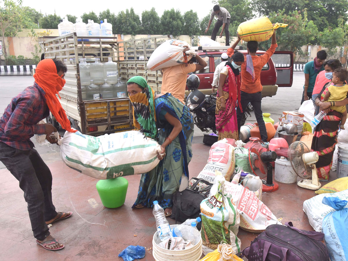 People moving to their own villages for fear of curfew Photo Gallery - Sakshi23