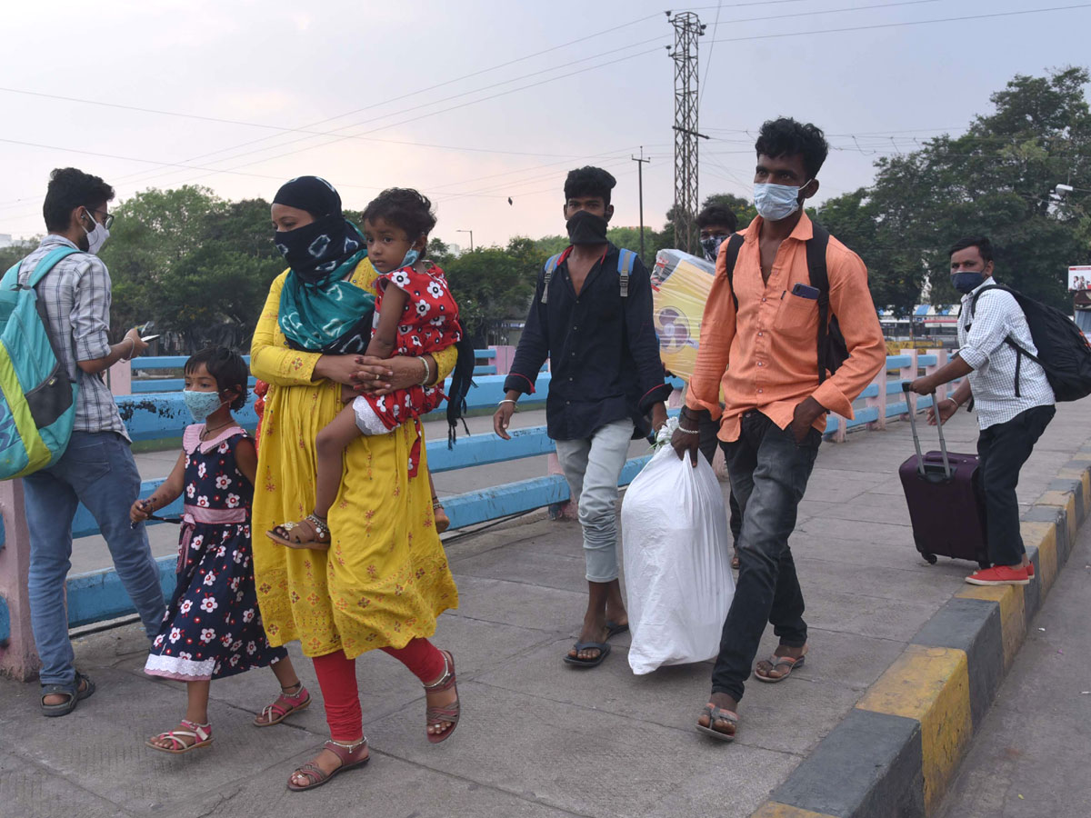 People moving to their own villages for fear of curfew Photo Gallery - Sakshi24