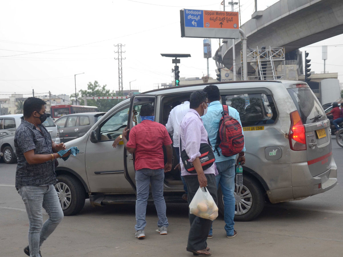 People moving to their own villages for fear of curfew Photo Gallery - Sakshi28