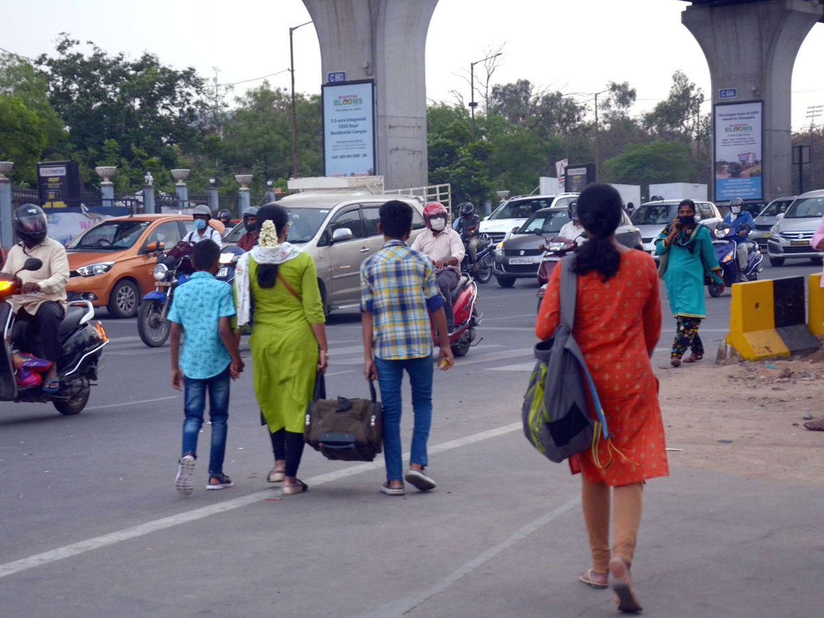 People moving to their own villages for fear of curfew Photo Gallery - Sakshi29