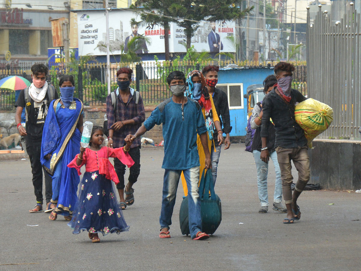 People moving to their own villages for fear of curfew Photo Gallery - Sakshi9