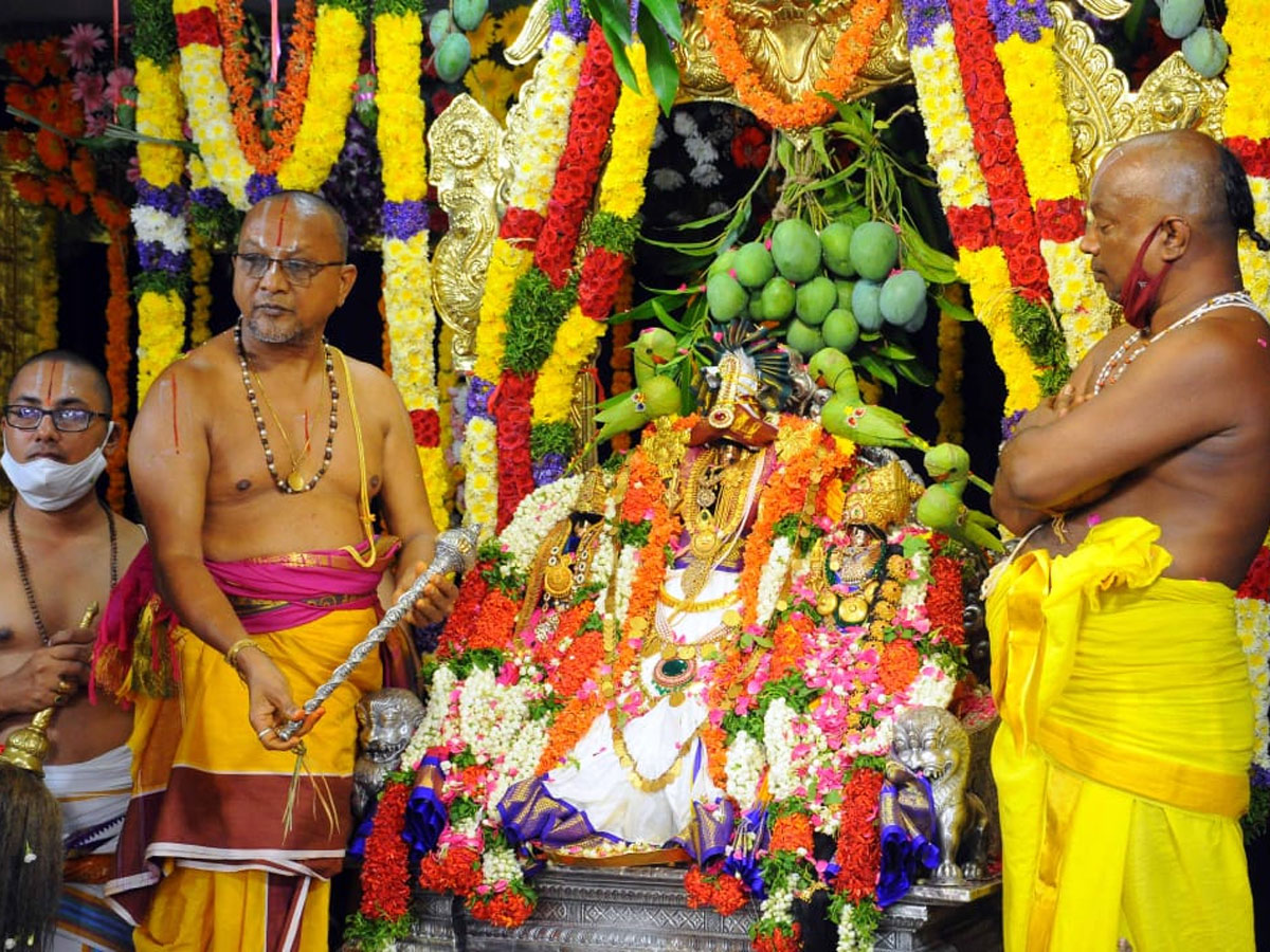 The coronation ceremony of Lord Sri Rama in Bhadrachalam Photo Gallery - Sakshi14