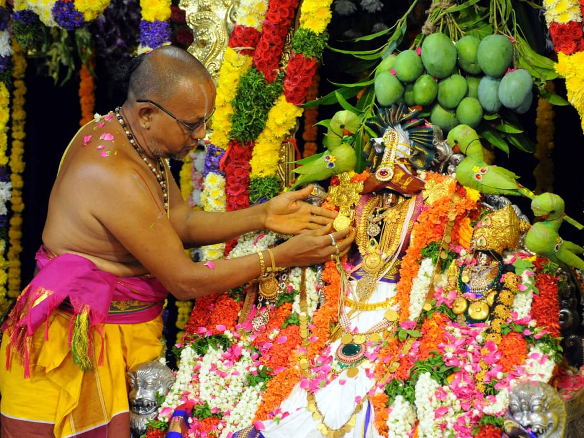 The coronation ceremony of Lord Sri Rama in Bhadrachalam Photo Gallery - Sakshi19