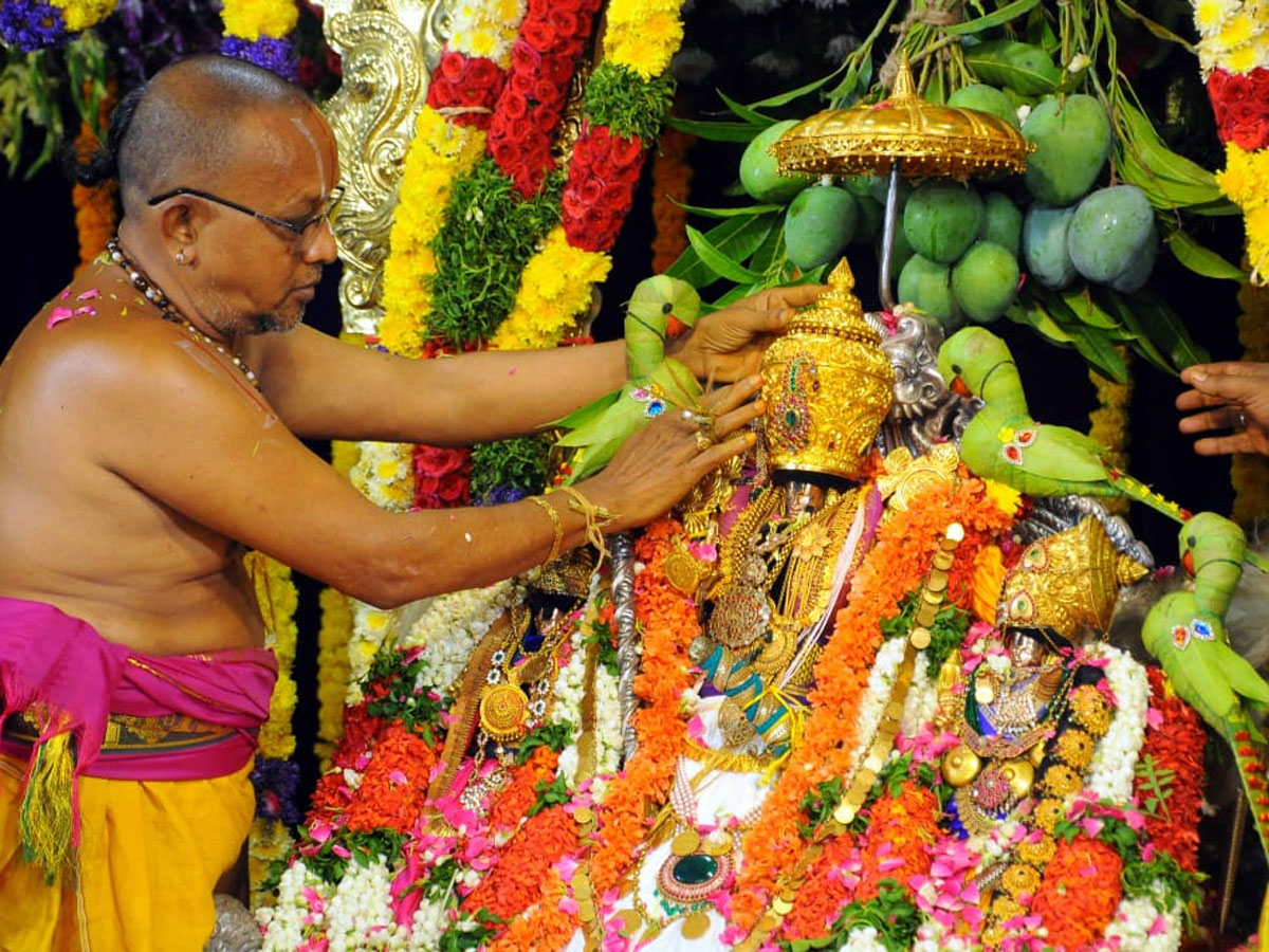 The coronation ceremony of Lord Sri Rama in Bhadrachalam Photo Gallery - Sakshi20