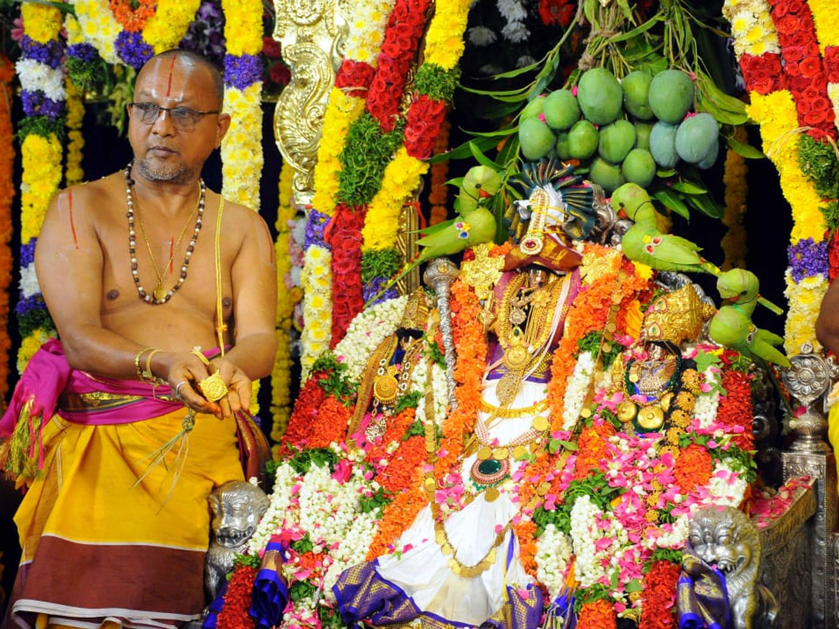 The coronation ceremony of Lord Sri Rama in Bhadrachalam Photo Gallery - Sakshi21