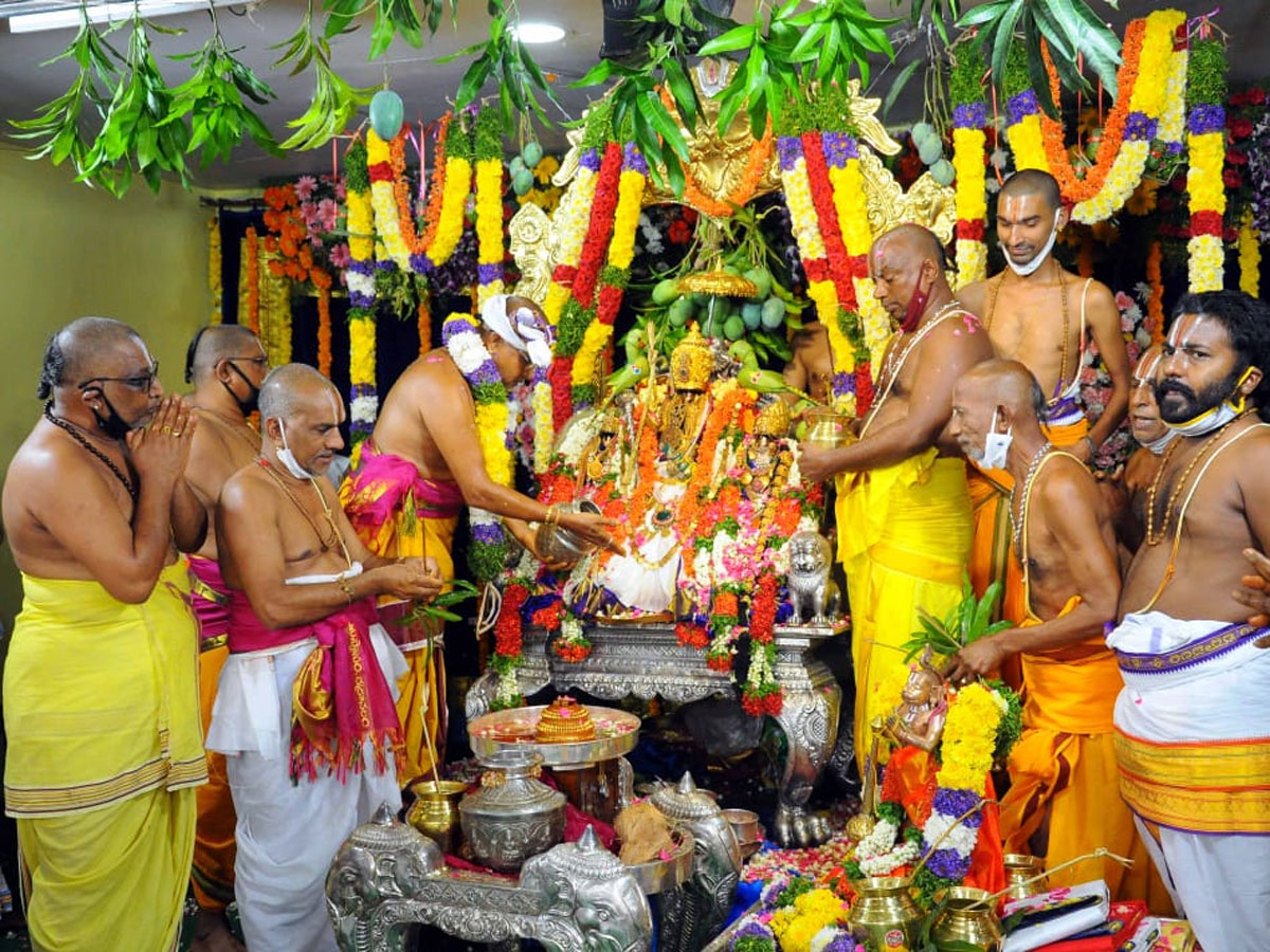 The coronation ceremony of Lord Sri Rama in Bhadrachalam Photo Gallery - Sakshi4