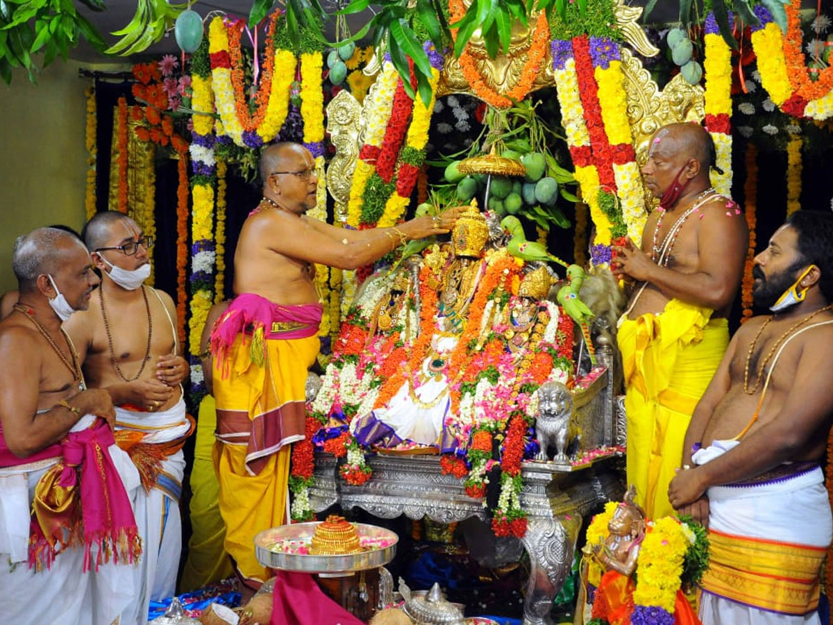 The coronation ceremony of Lord Sri Rama in Bhadrachalam Photo Gallery - Sakshi22