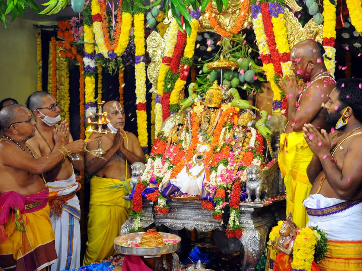 The coronation ceremony of Lord Sri Rama in Bhadrachalam Photo Gallery - Sakshi23