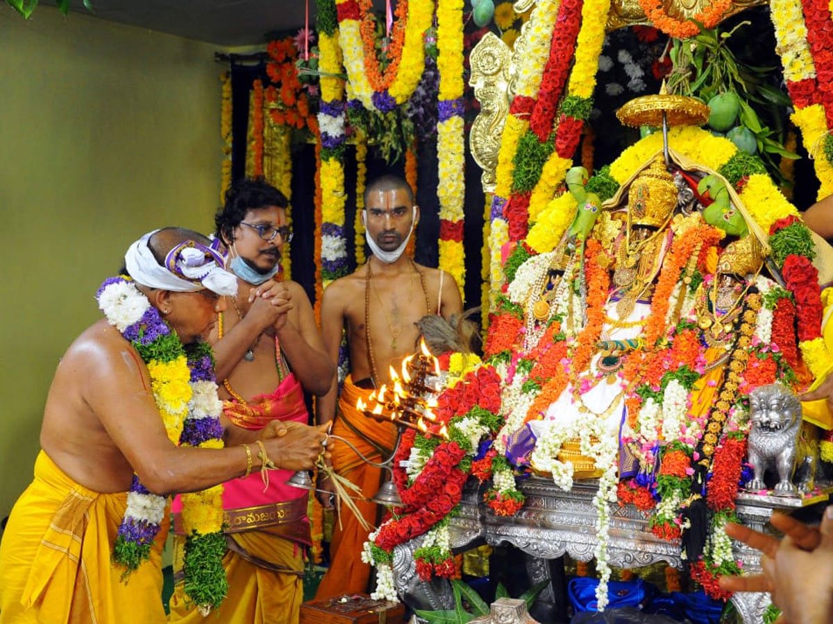 The coronation ceremony of Lord Sri Rama in Bhadrachalam Photo Gallery - Sakshi27