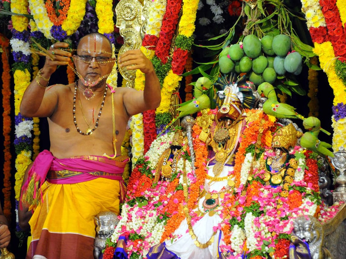 The coronation ceremony of Lord Sri Rama in Bhadrachalam Photo Gallery - Sakshi28