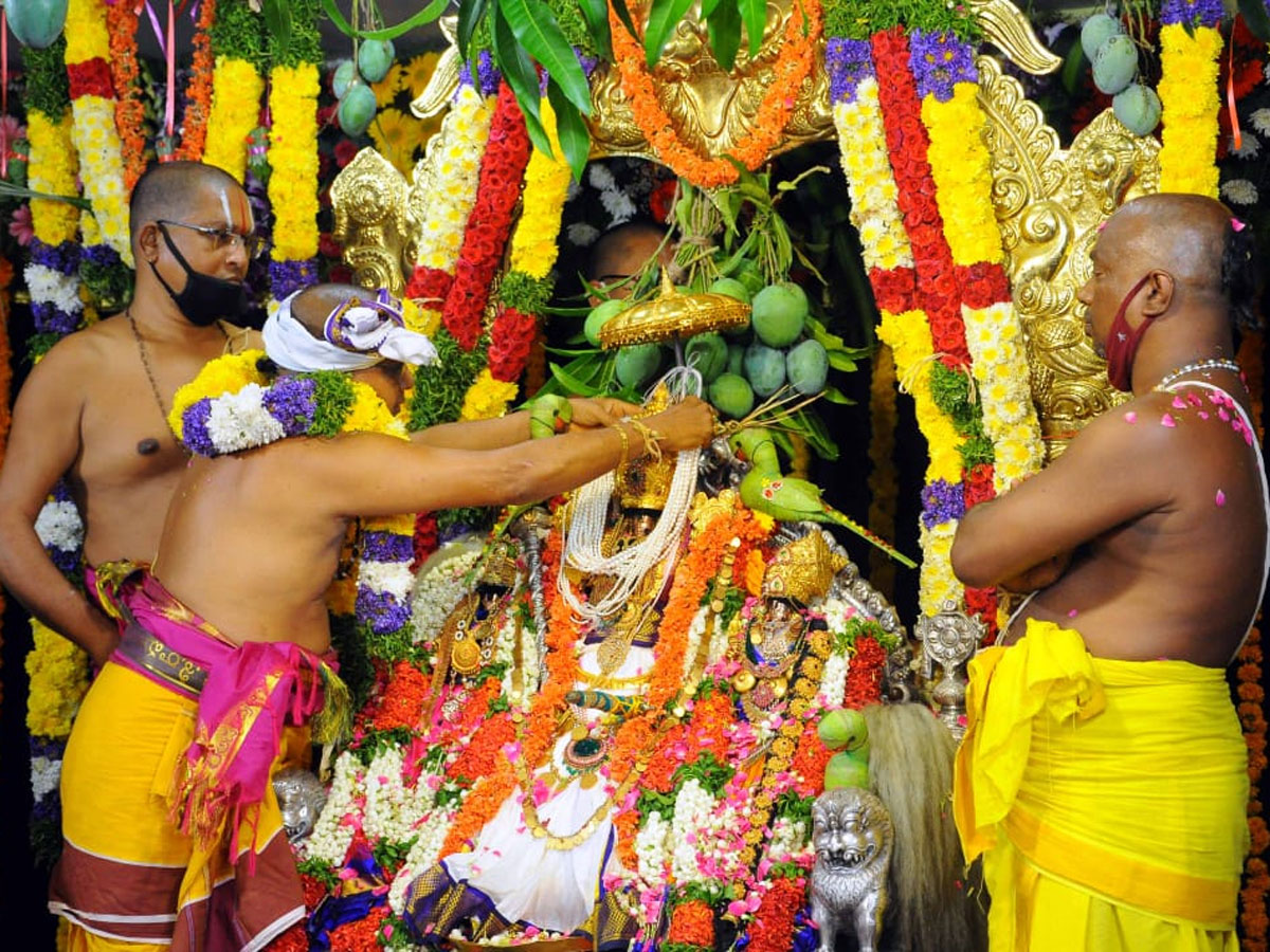 The coronation ceremony of Lord Sri Rama in Bhadrachalam Photo Gallery - Sakshi29