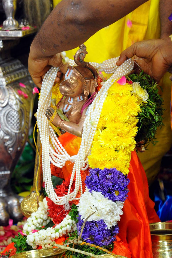 The coronation ceremony of Lord Sri Rama in Bhadrachalam Photo Gallery - Sakshi31