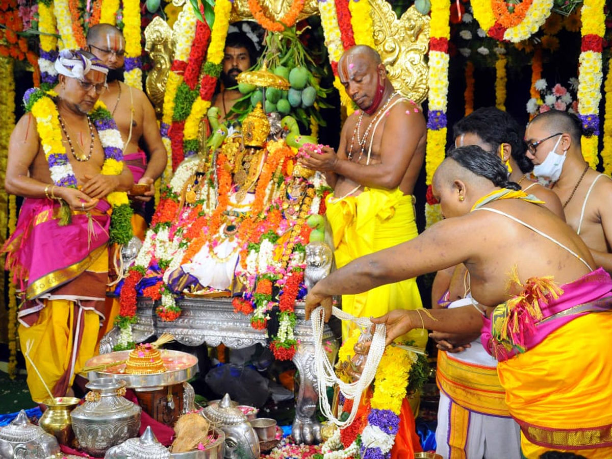 The coronation ceremony of Lord Sri Rama in Bhadrachalam Photo Gallery - Sakshi8